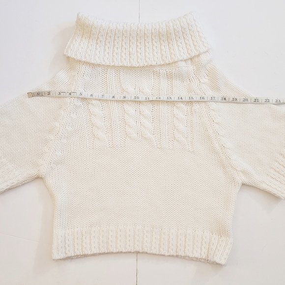 Cropped sweater - Picture 2 of 8